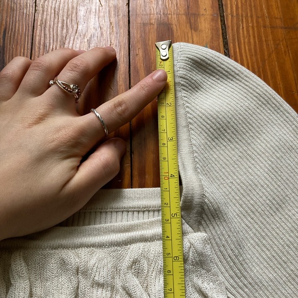 *Sold* Tiered ruffle front top size S/M - Picture 7 of 11